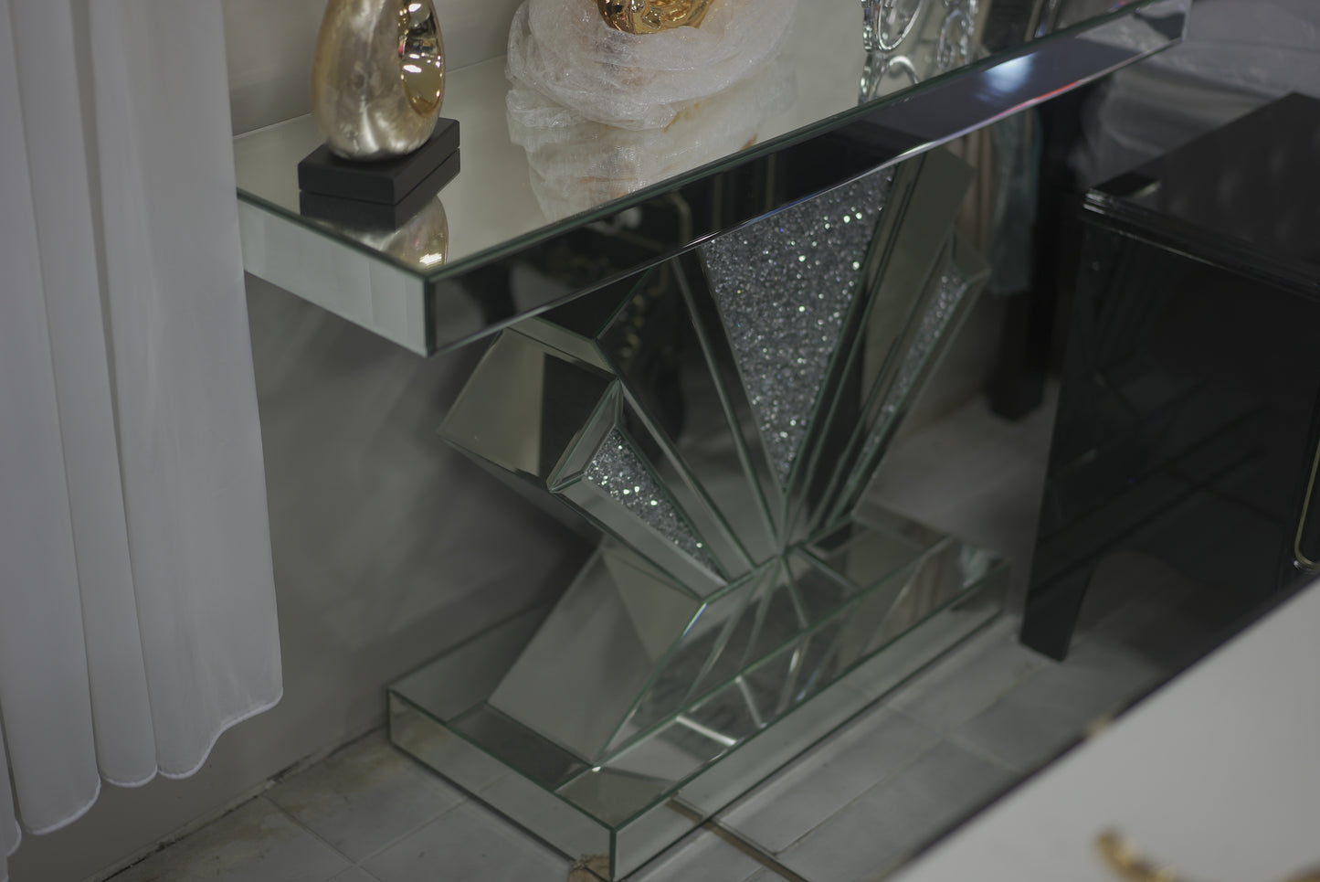 Diamond Torch Shape Hallway Table