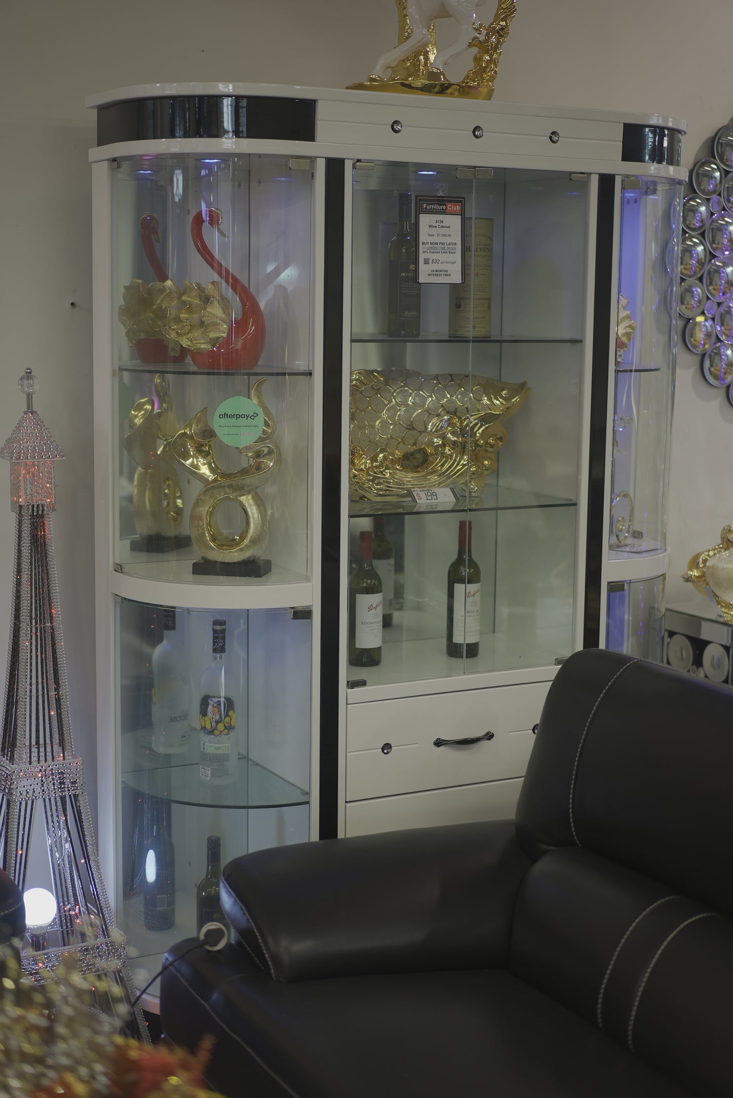 Balck Frame Three Drawers Wine Cabinet
